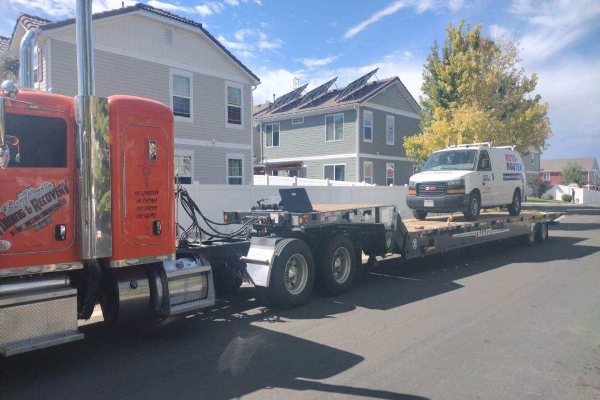 You are currently viewing Aurora Tow Truck Company Transports Van