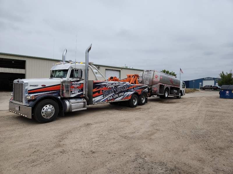 You are currently viewing Broomfield Heavy Towing Company Assists Jet Fuel Truck